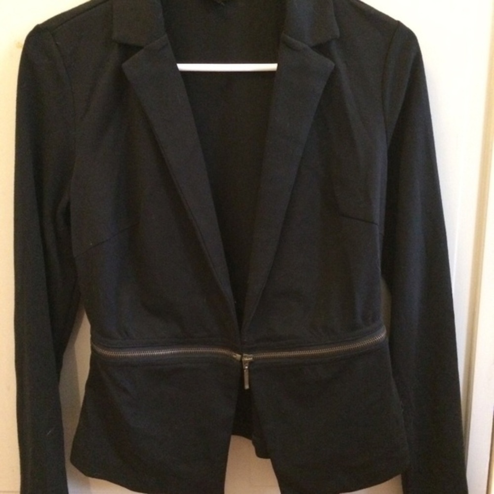 Wessaio Convertible Black Zipper Blazer